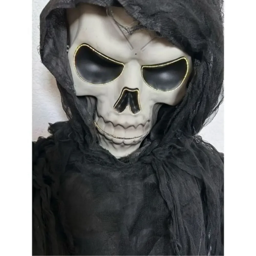 Halloween creepy hanging skull gray with lighting eyes and scary different sound